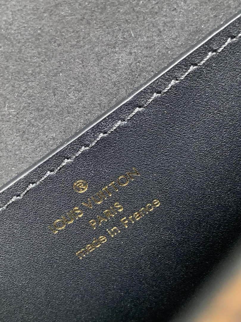 LV M46548 Louis Vuitton Tilsitt Monogram and Monogram Reverse - Default Title - View 8