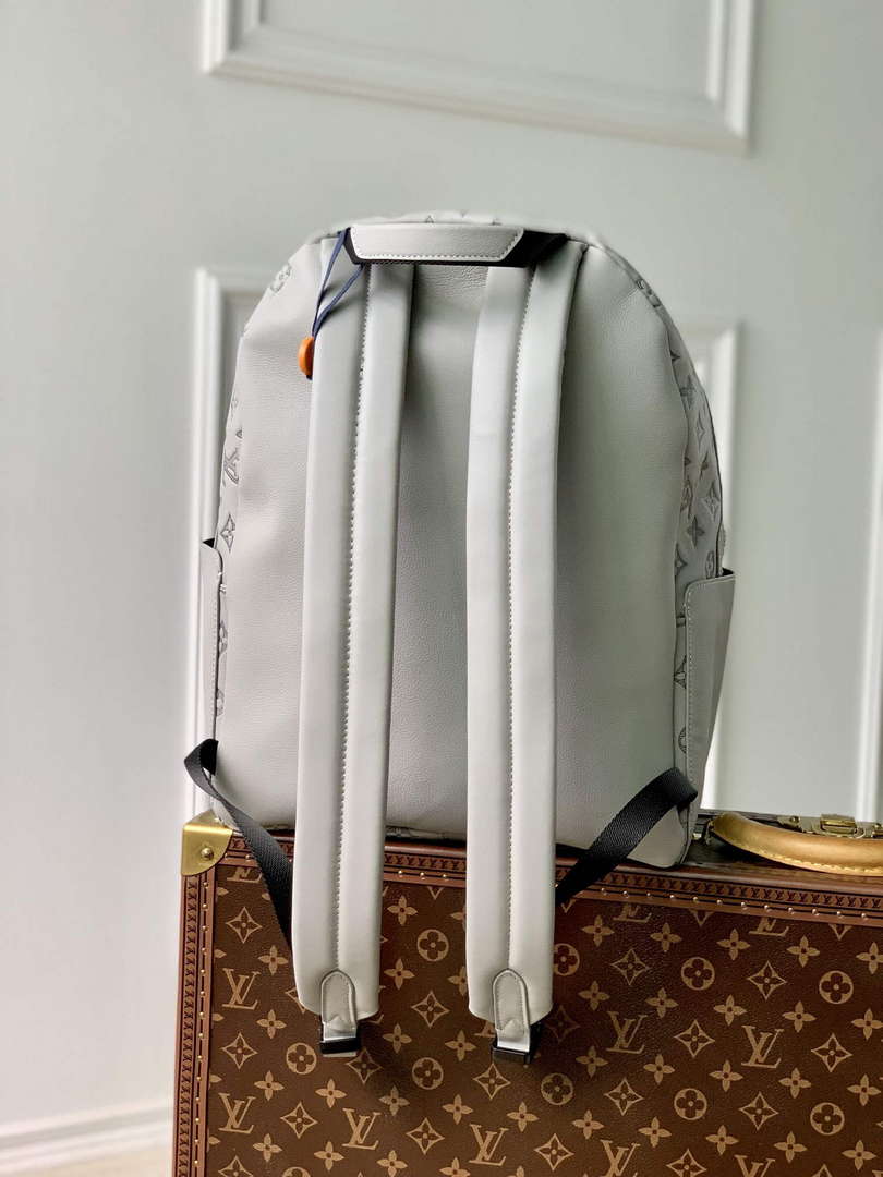 LV M46557 Louis Vuitton Discovery Backpack Bag Anthracite Gray - Default Title - View 3