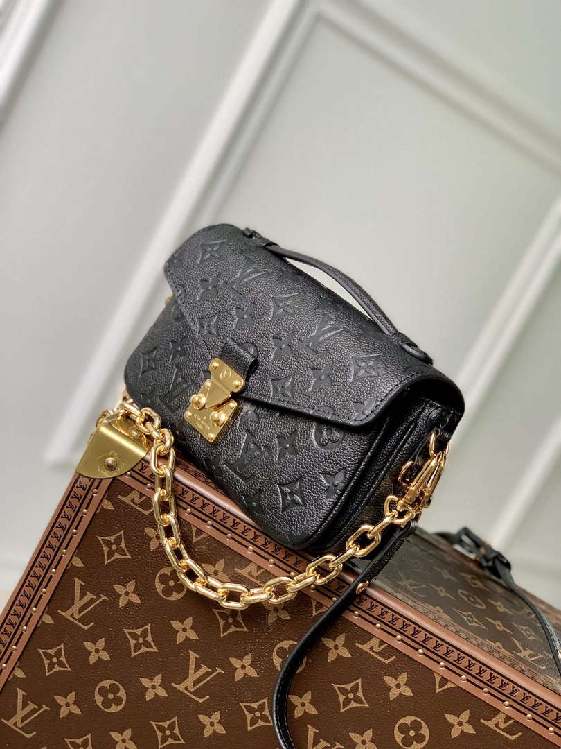 LV M46595 Louis Vuitton Pochette M¨¦tis East West Handbag Black
