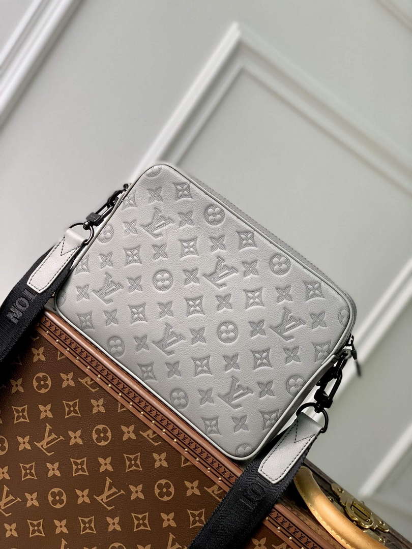 LV M46603 Louis Vuitton Trio Messenger Anthracite Gray