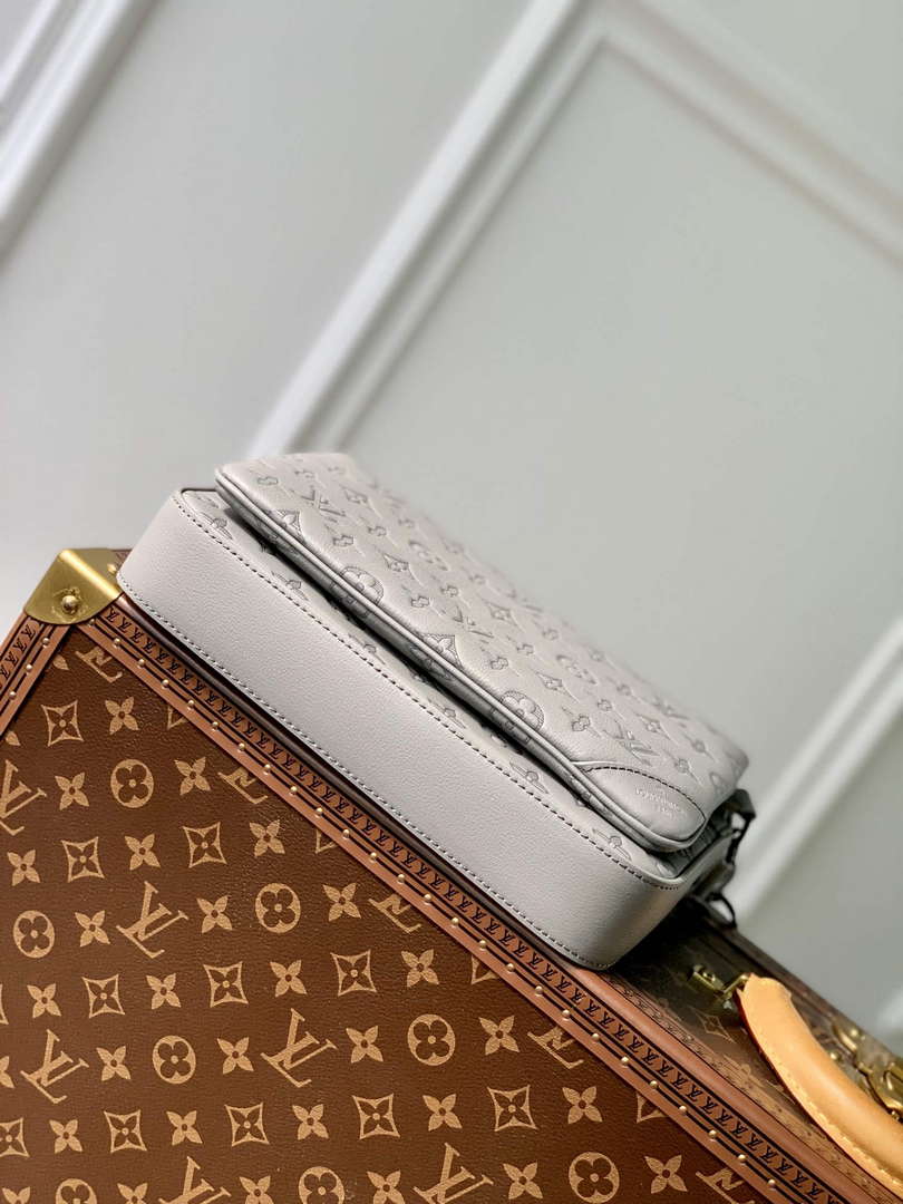 LV M46603 Louis Vuitton Trio Messenger Anthracite Gray - Default Title - View 4