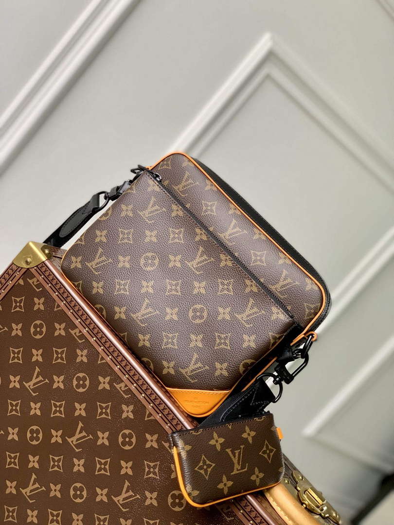 LV M46694 Louis Vuitton Trio Messenger Radiant Sun - Default Title - View 1