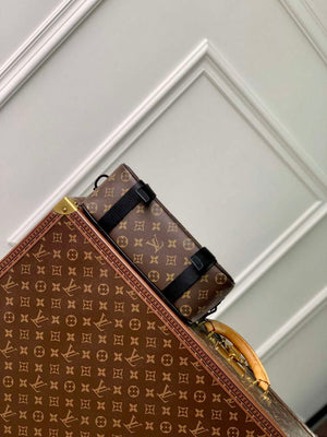 LV M46972 Louis Vuitton LV Trail Messenger Bag - Default Title - View 4