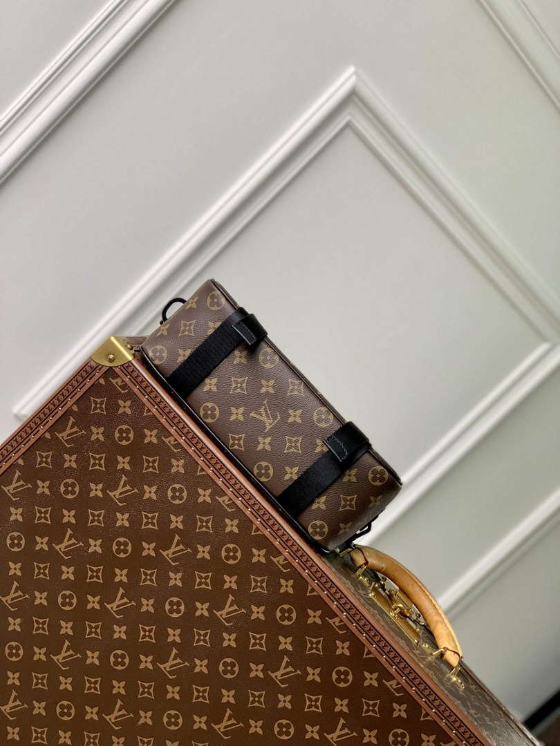 LV M46972 Louis Vuitton LV Trail Messenger Bag