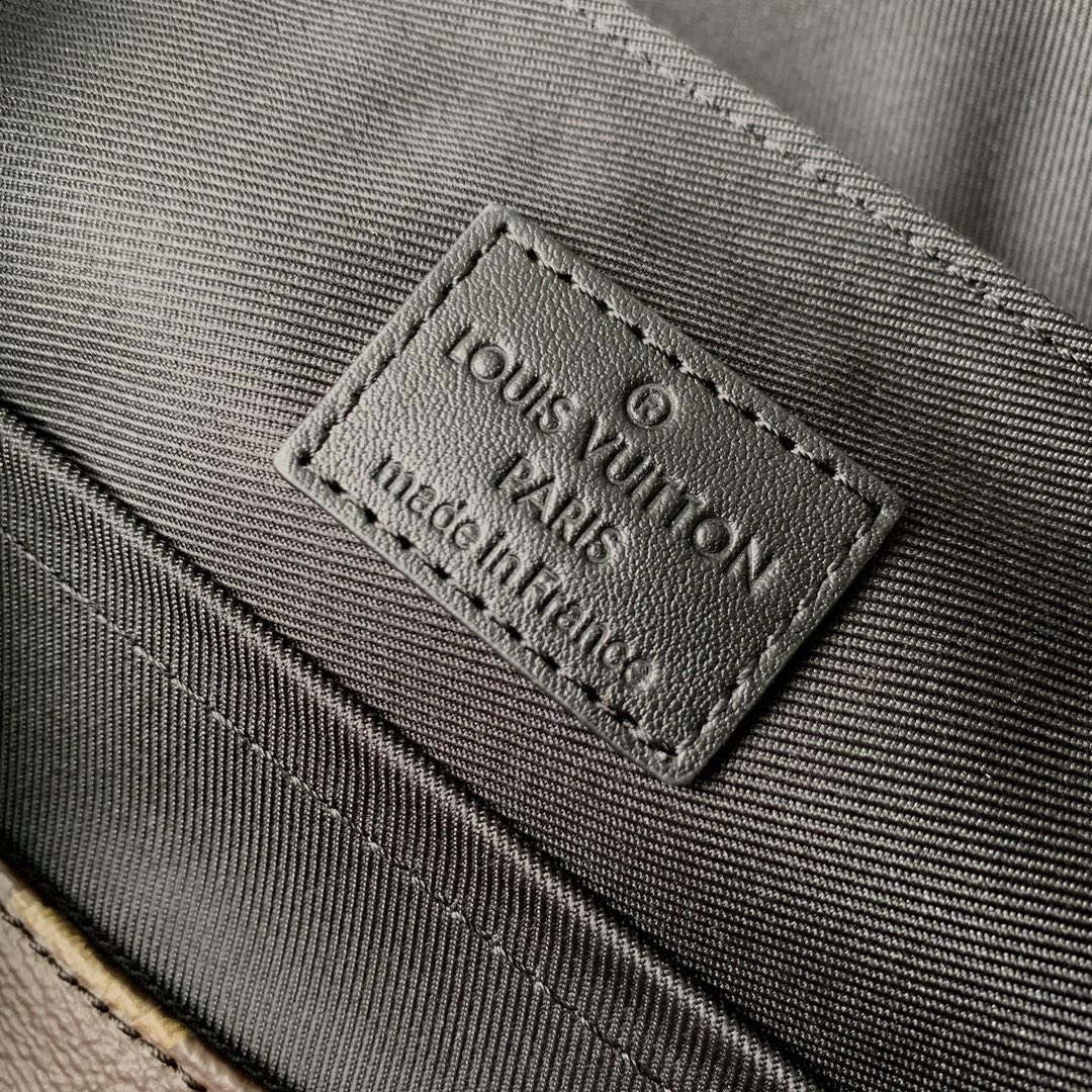LV M46972 Louis Vuitton LV Trail Messenger Bag