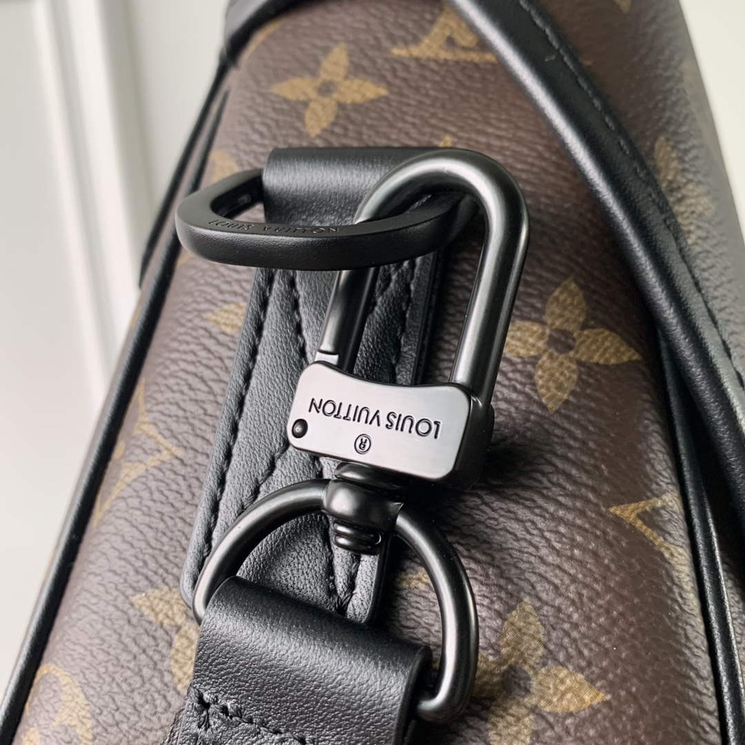 LV M46972 Louis Vuitton LV Trail Messenger Bag - Default Title - View 9