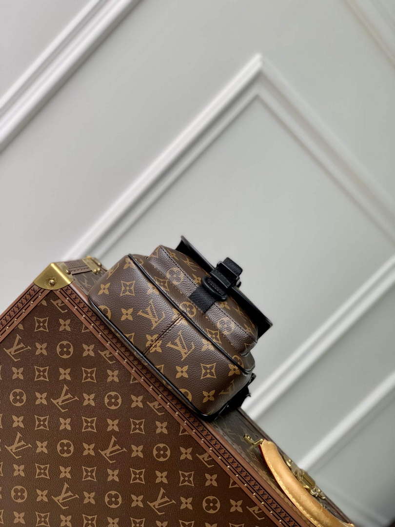 LV M46973 Louis Vuitton Quest Messenger Bag - Default Title - View 4