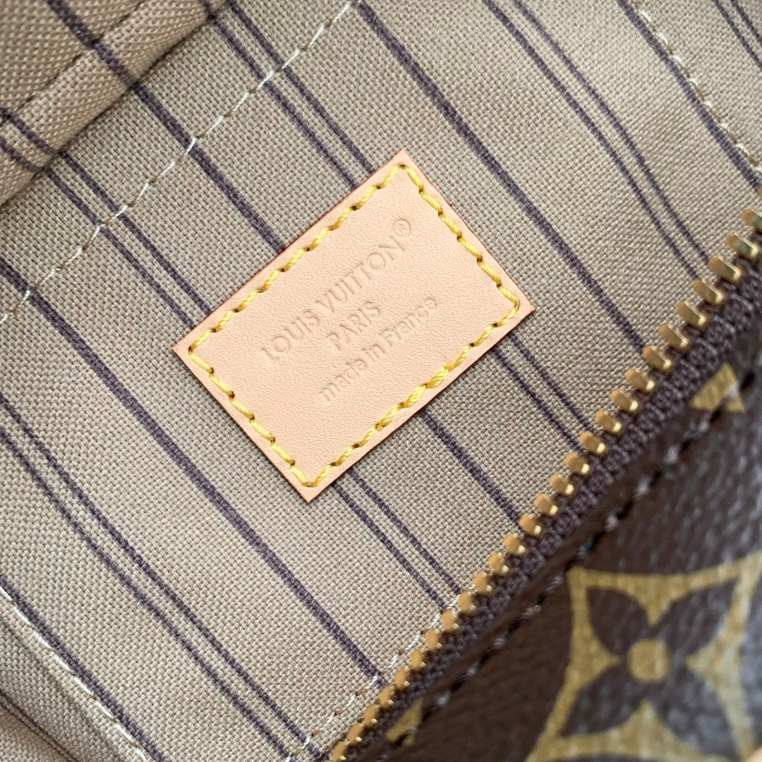 LV M47031 Louis Vuitton Hang On Handbag