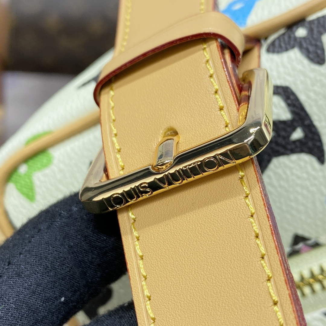 LV M47069 Louis Vuitton Locker Dopp Kit Vanilla