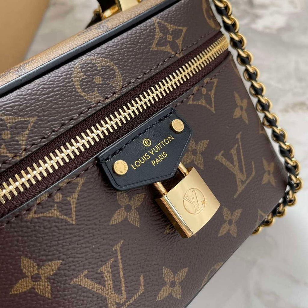 LV M47125 Louis Vuitton Vanity Chain Pouch