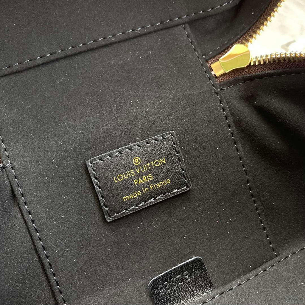 LV M47125 Louis Vuitton Vanity Chain Pouch