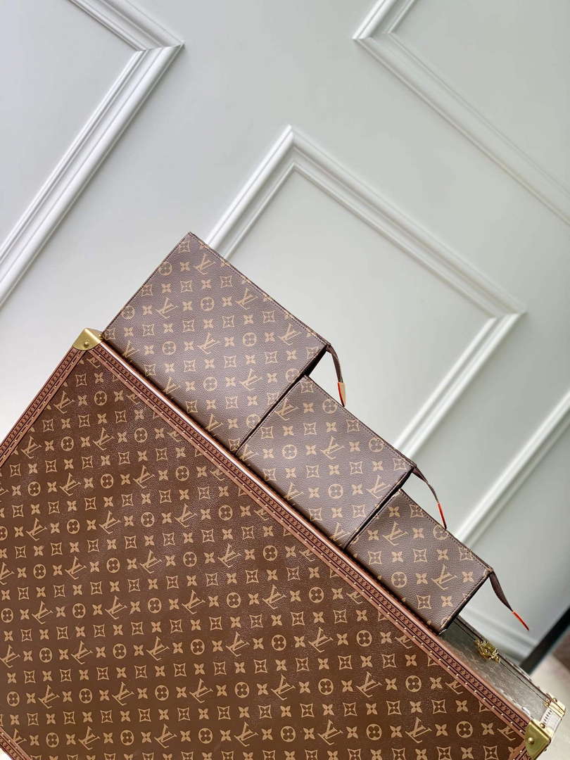 LV M47195 Louis Vuitton  Trio Toilet Pouch Bag