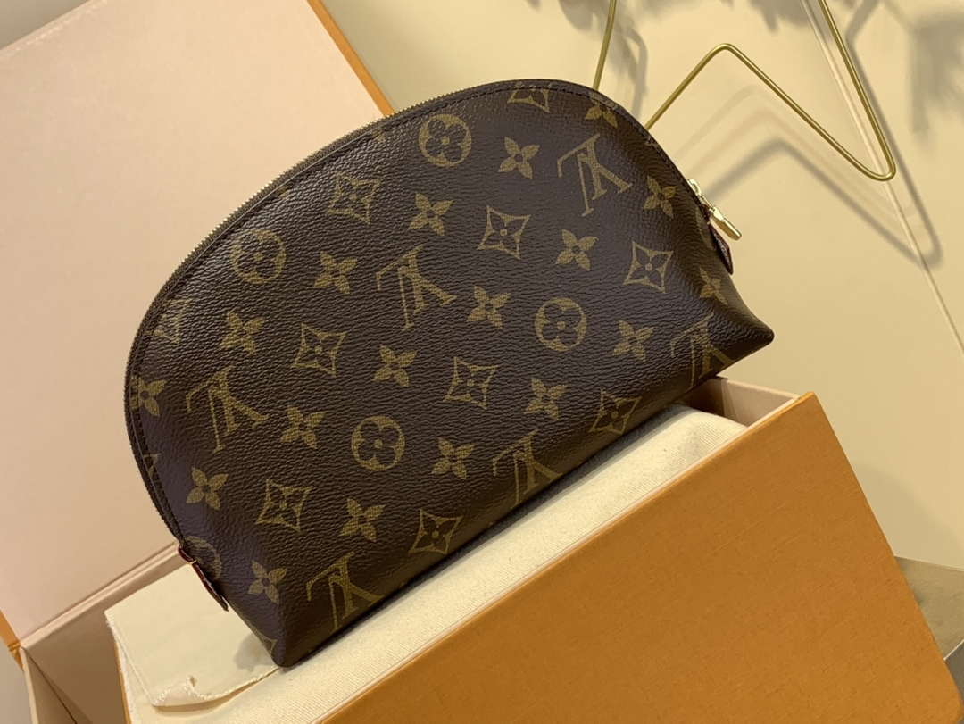 LV M47353 Louis Vuitton Cosmetic Pouch MM Monogram Canvas