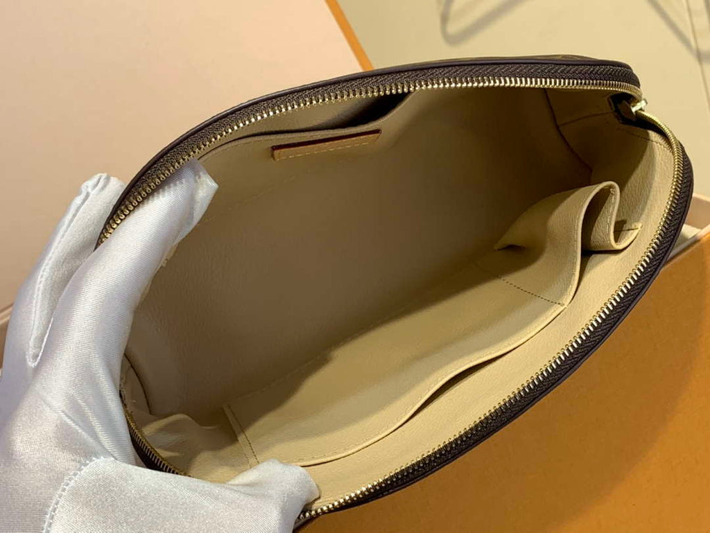 LV M47353 Louis Vuitton Cosmetic Pouch MM Monogram Canvas