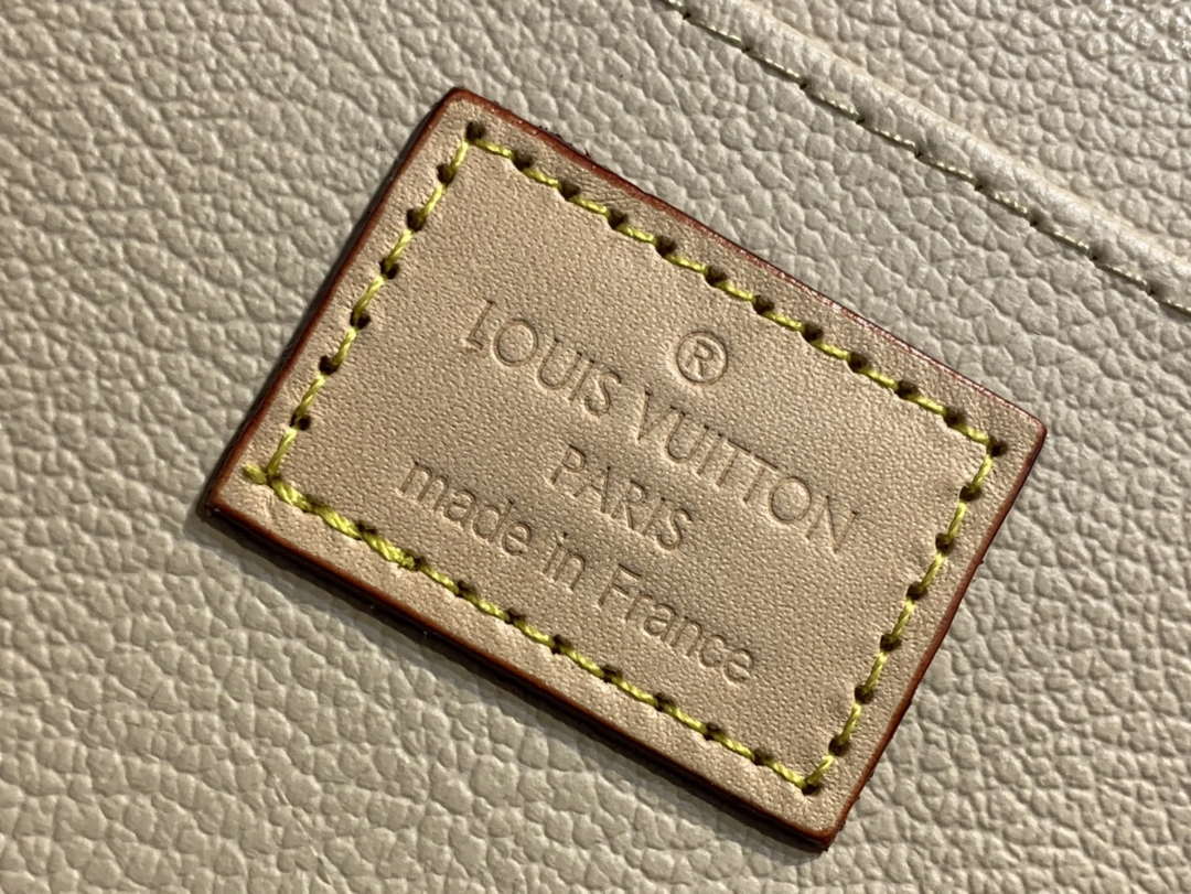 LV M47353 Louis Vuitton Cosmetic Pouch MM Monogram Canvas