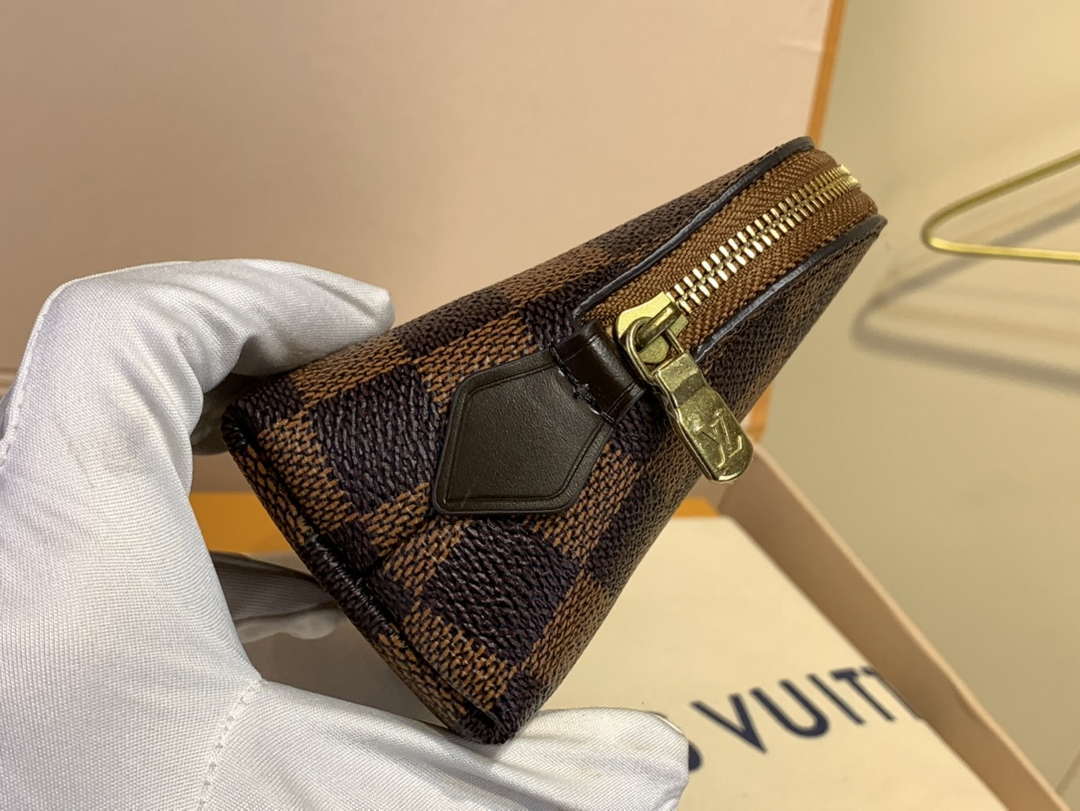 LV M47353 Louis Vuitton Cosmetic Pouch MM Damier ebene