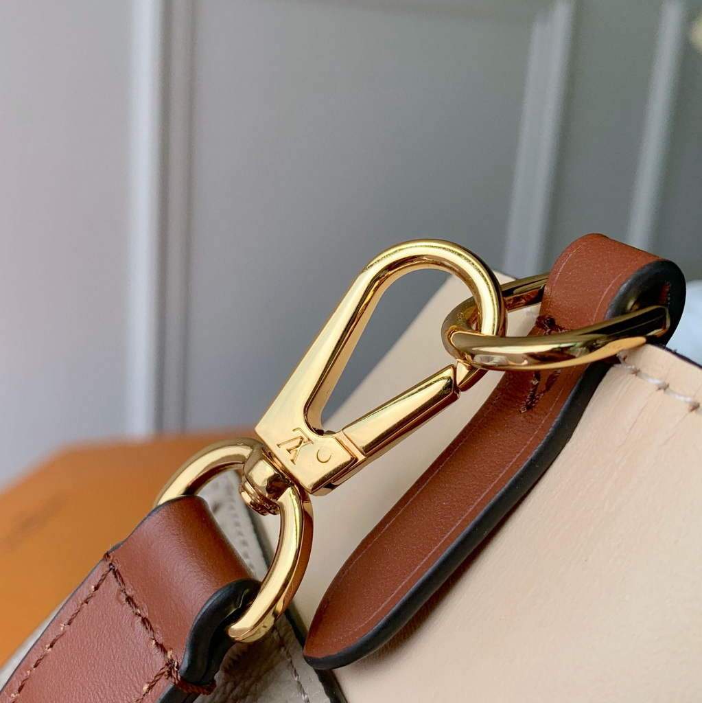 LV M53825 Louis Vuitton M53826 on My Side High end Leathers Tote bag Galet Grey