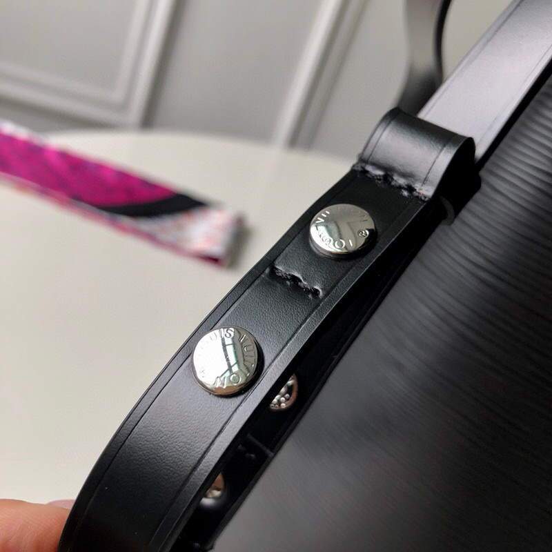LV M54366 Louis Vuitton N¨¦ONO¨¦ MM Epi Bag Black