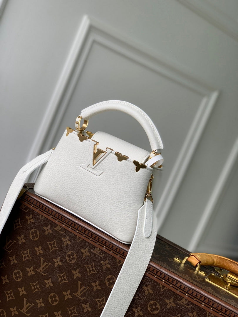LV M56669 Louis Vuitton Capucines Mini Handbag White