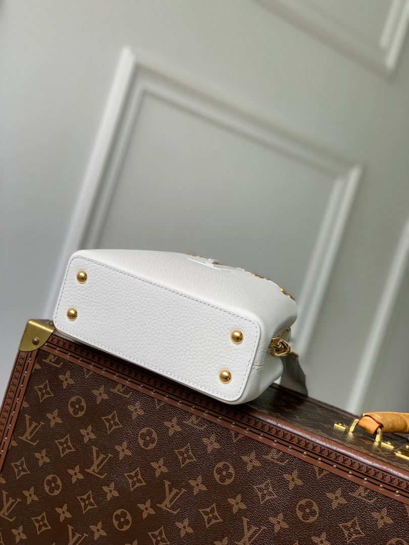 LV M56669 Louis Vuitton Capucines Mini Handbag White