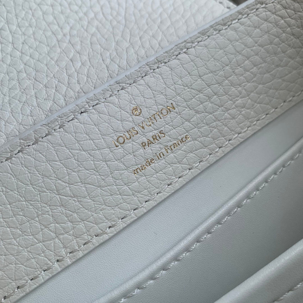 LV M56669 Louis Vuitton Capucines Mini Handbag White