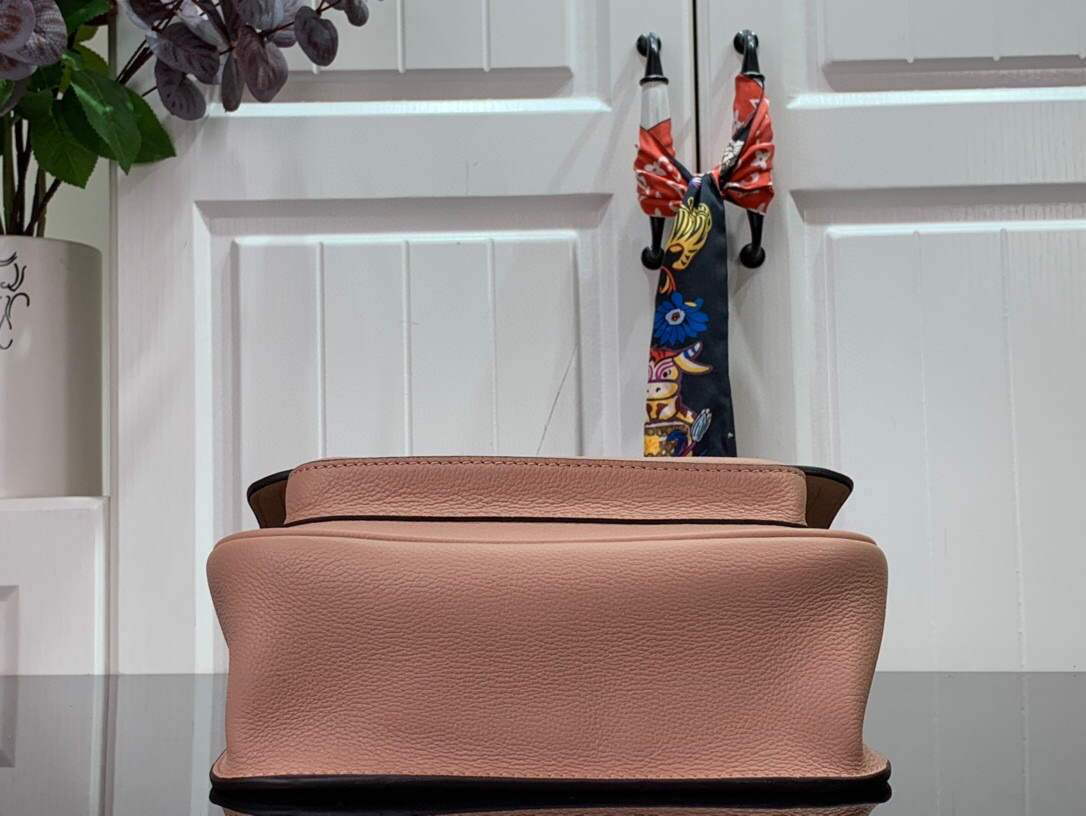 LV M57071 Louis Vuitton M57073 Lockme Chain Bag Pink