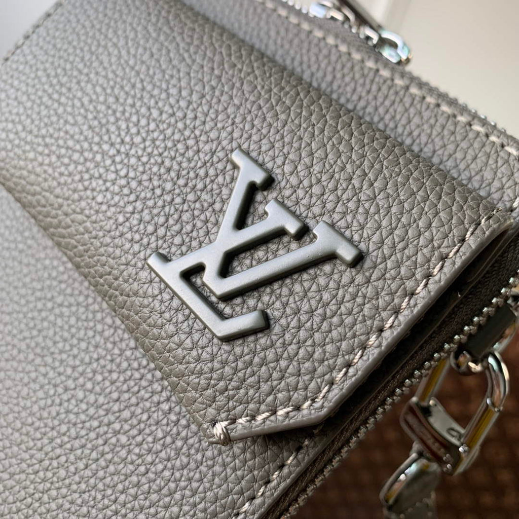 LV M57089 Louis Vuitton Phone Pouch Green