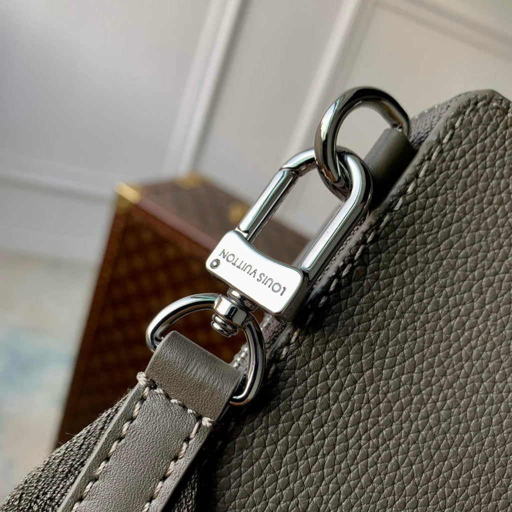 LV M57089 Louis Vuitton Phone Pouch Green