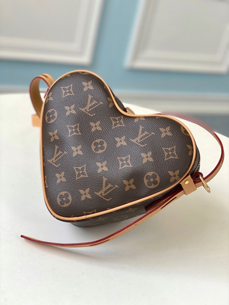 LV M57456 Louis Vuitton Game On C?ur Crossbody Bag Monogram - luxibagsmall
