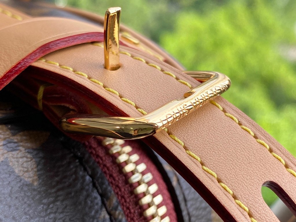 LV M57456 Louis Vuitton Game On C?ur Crossbody Bag Monogram - luxibagsmall