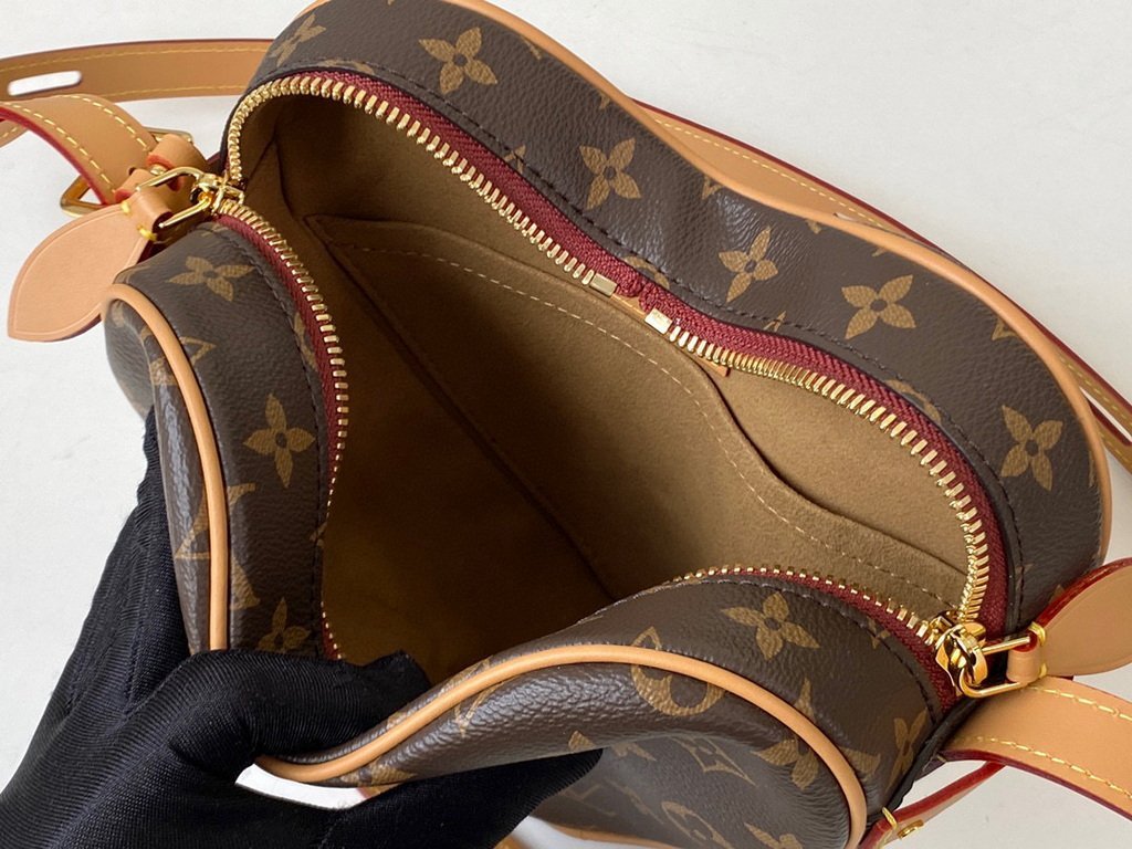 LV M57456 Louis Vuitton Game On C?ur Crossbody Bag Monogram - luxibagsmall
