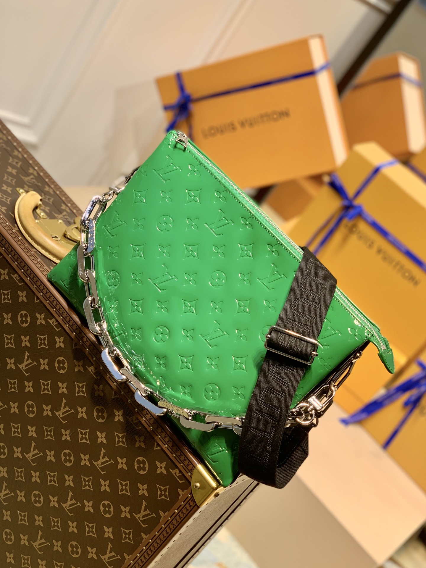 LV M57783 Louis Vuitton Coussin MM Embossed puffy Green Patent Leather - Default Title - View 1