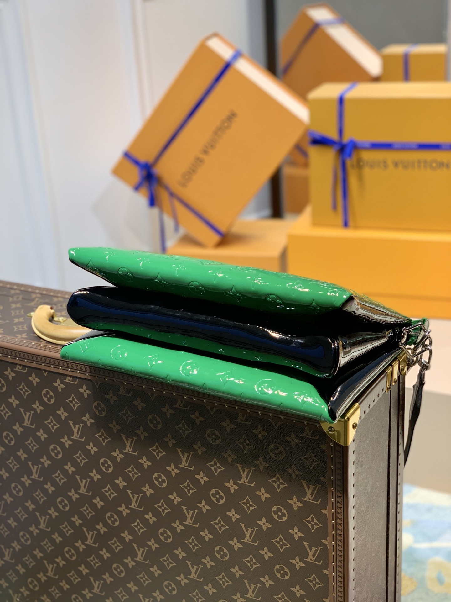 LV M57783 Louis Vuitton Coussin MM Embossed puffy Green Patent Leather - Default Title - View 3