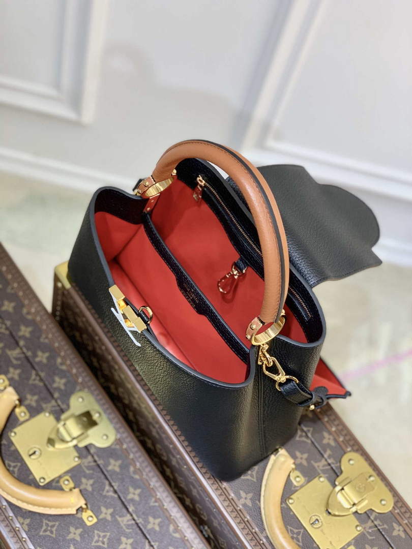 LV M59021 Louis Vuitton Capucines MM Handbag Black