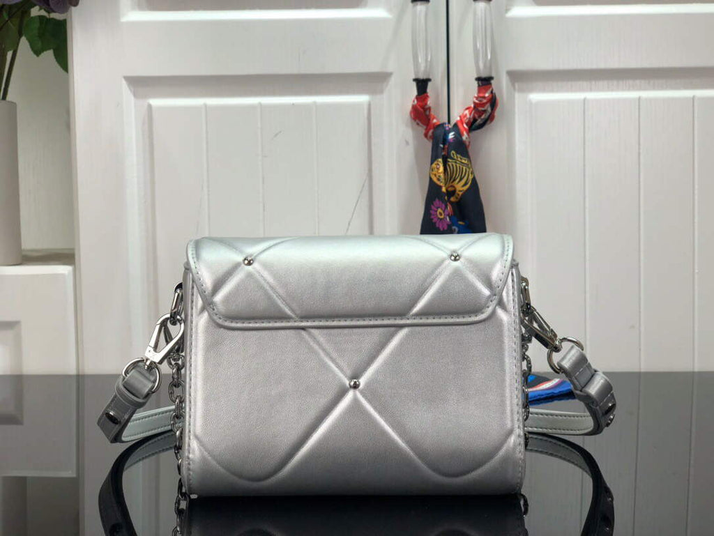 LV M59031 Louis Vuitton Twist PM High End Leathers