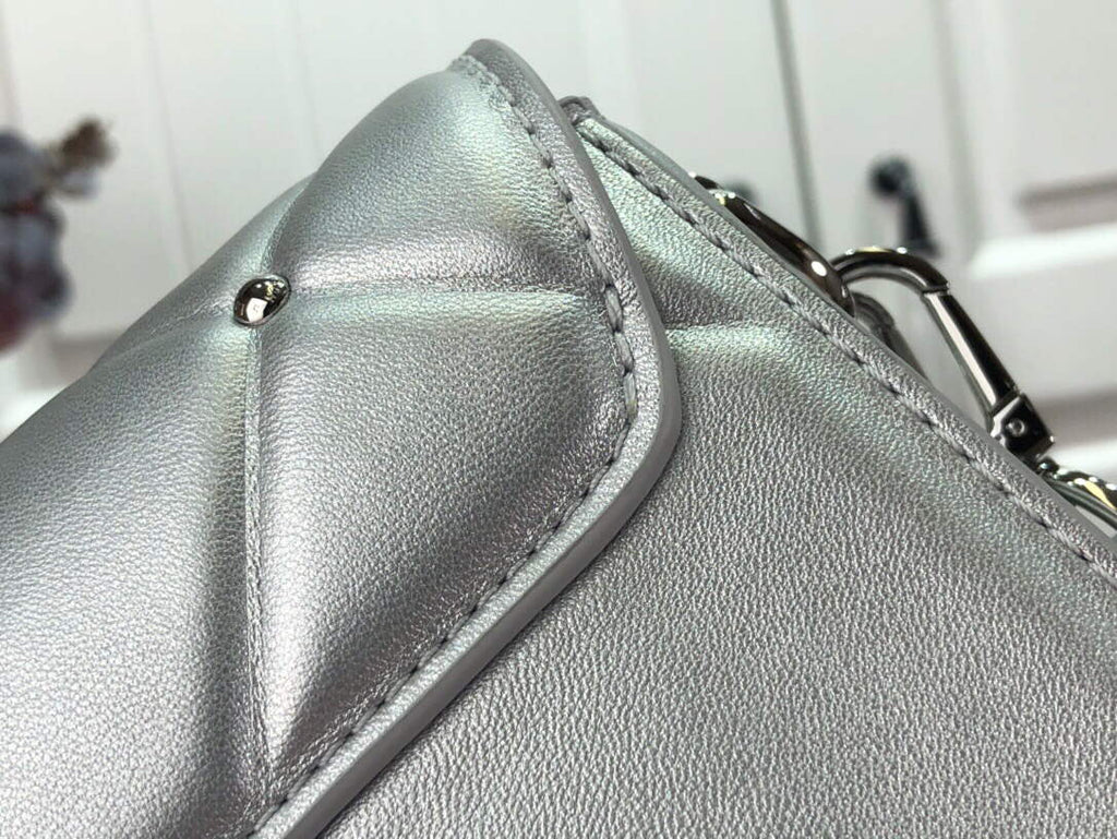 LV M59031 Louis Vuitton Twist PM High End Leathers