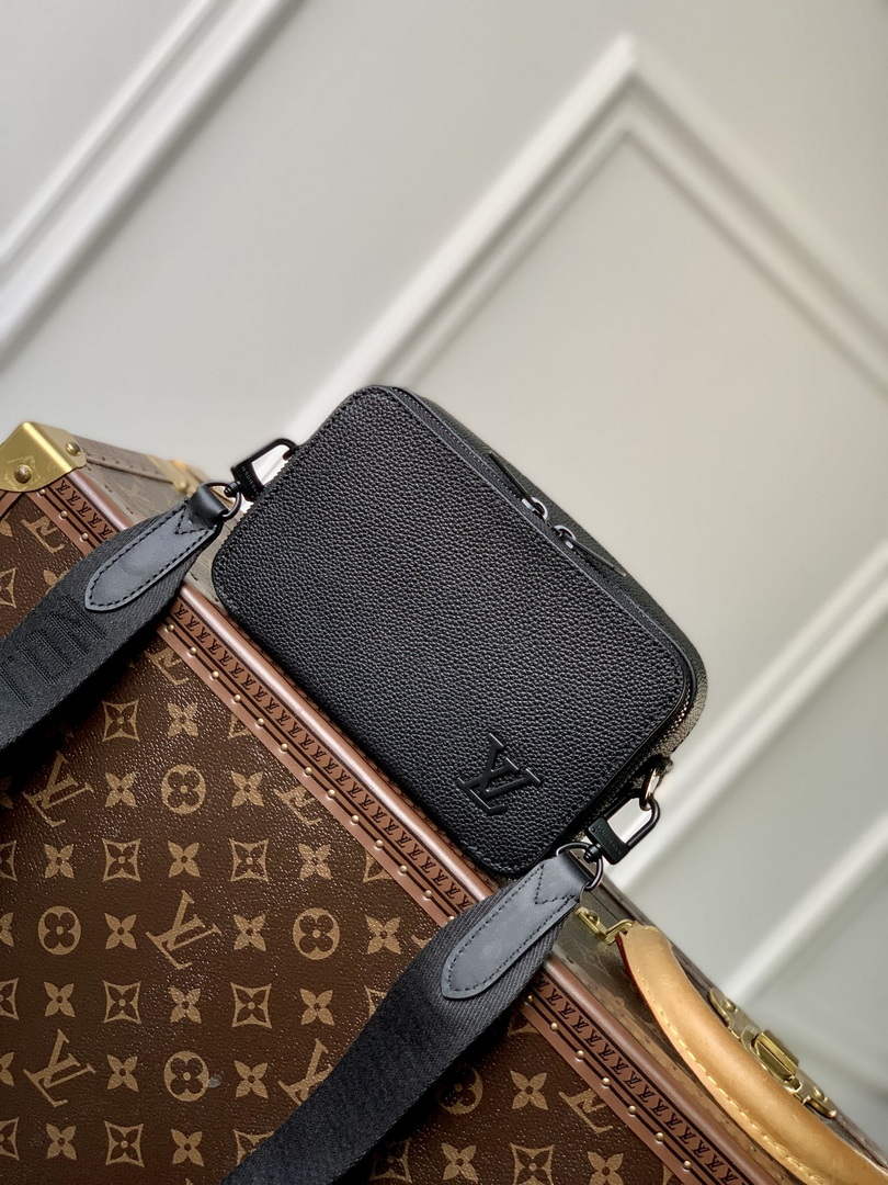 LV M59161 Louis Vuitton Alpha Wearable Wallet Black - Default Title - View 1