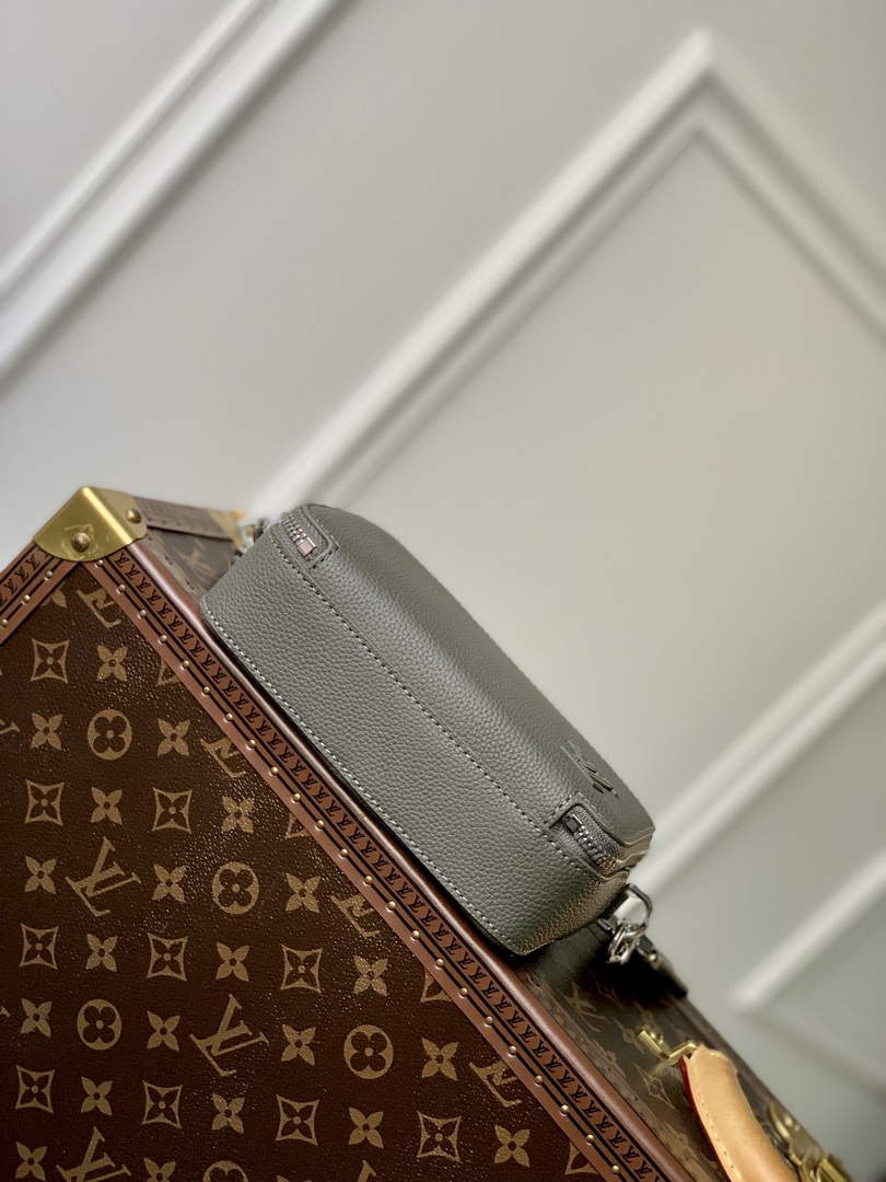 LV M59161 Louis Vuitton Alpha Wearable Wallet Green