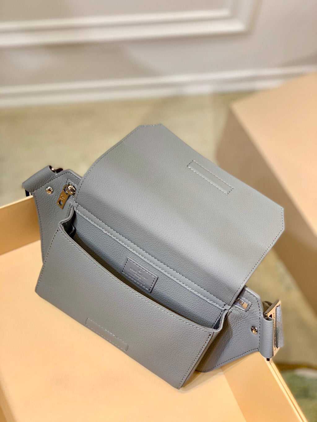 LV M59625 Louis Vuitton New Sling Bag Gray