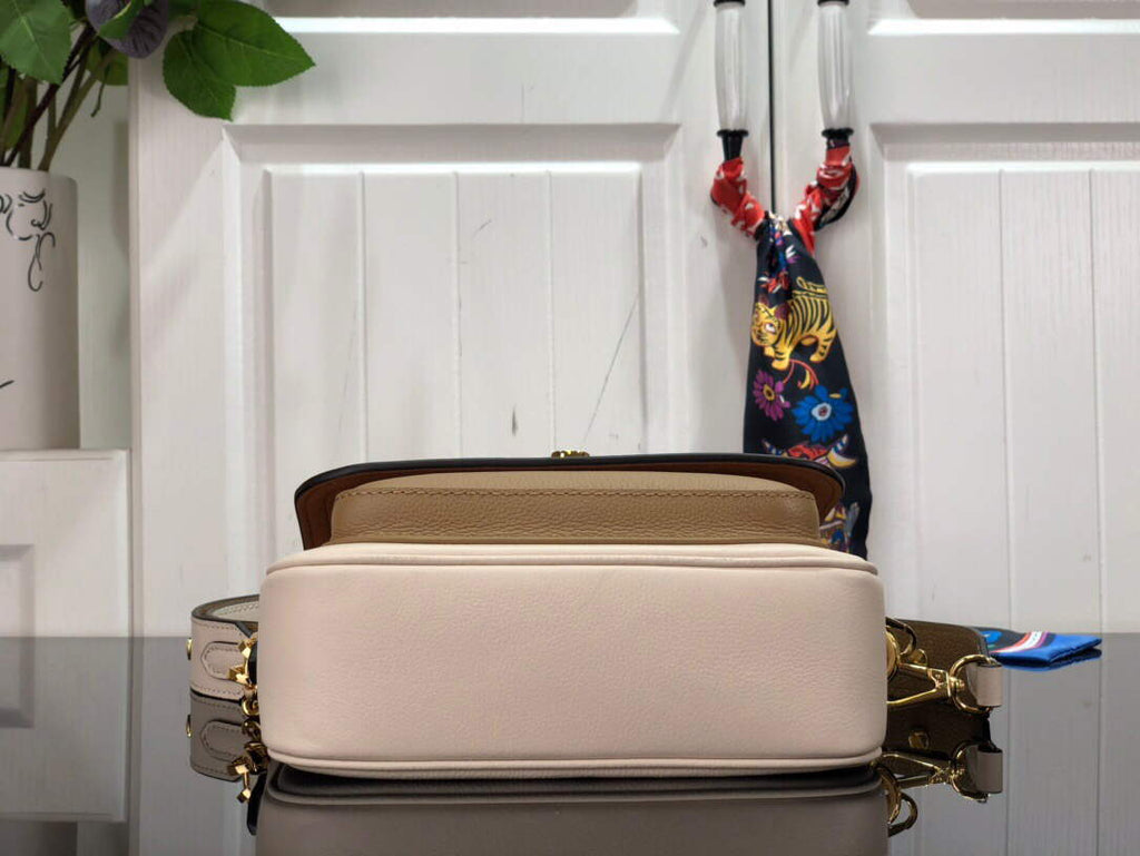 LV M59733 Louis Vuitton Lockme Tender Quartz White
