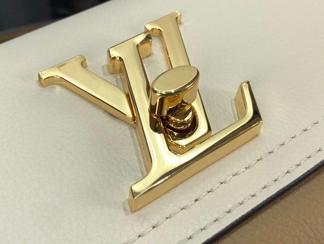LV M59733 Louis Vuitton Lockme Tender Quartz White - Default Title - View 5