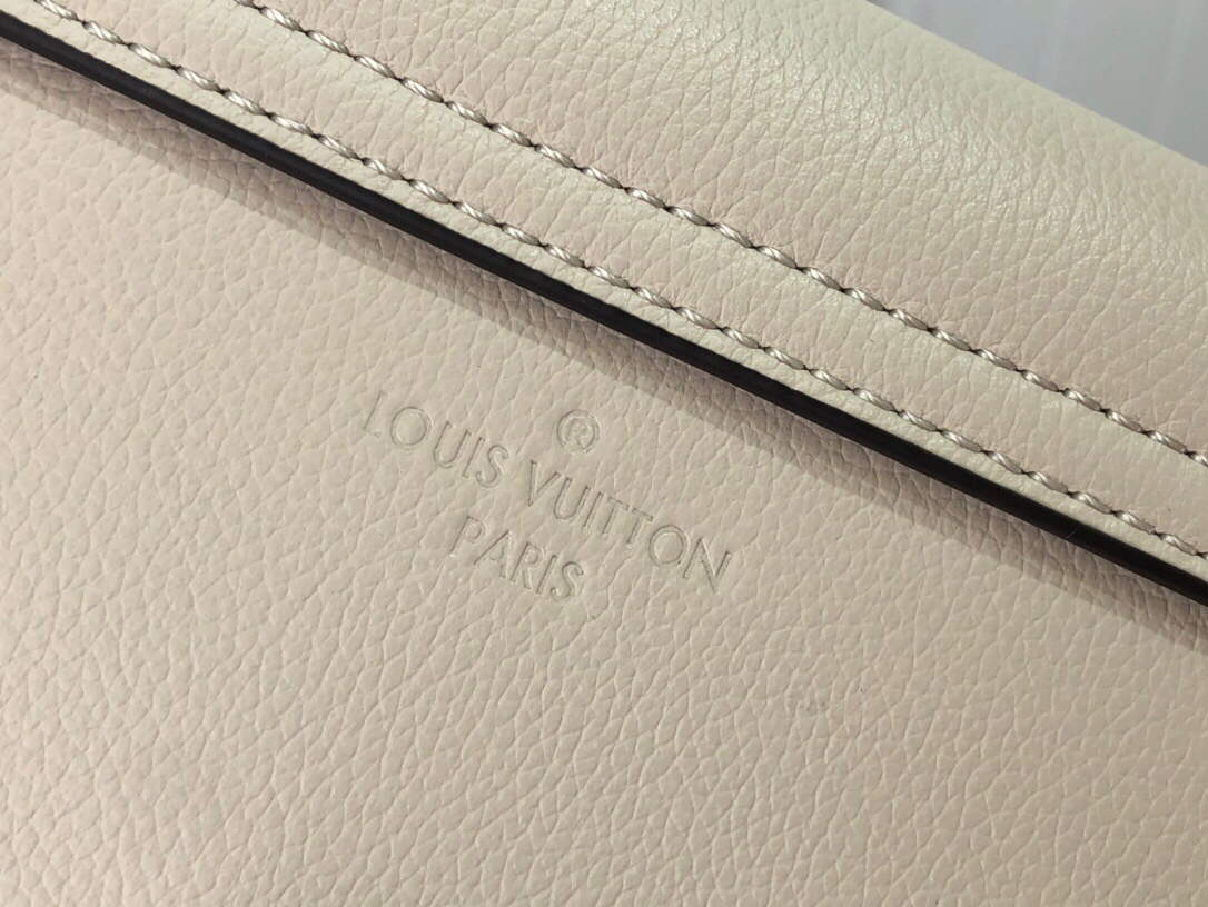 LV M59733 Louis Vuitton Lockme Tender Quartz White - Default Title - View 6