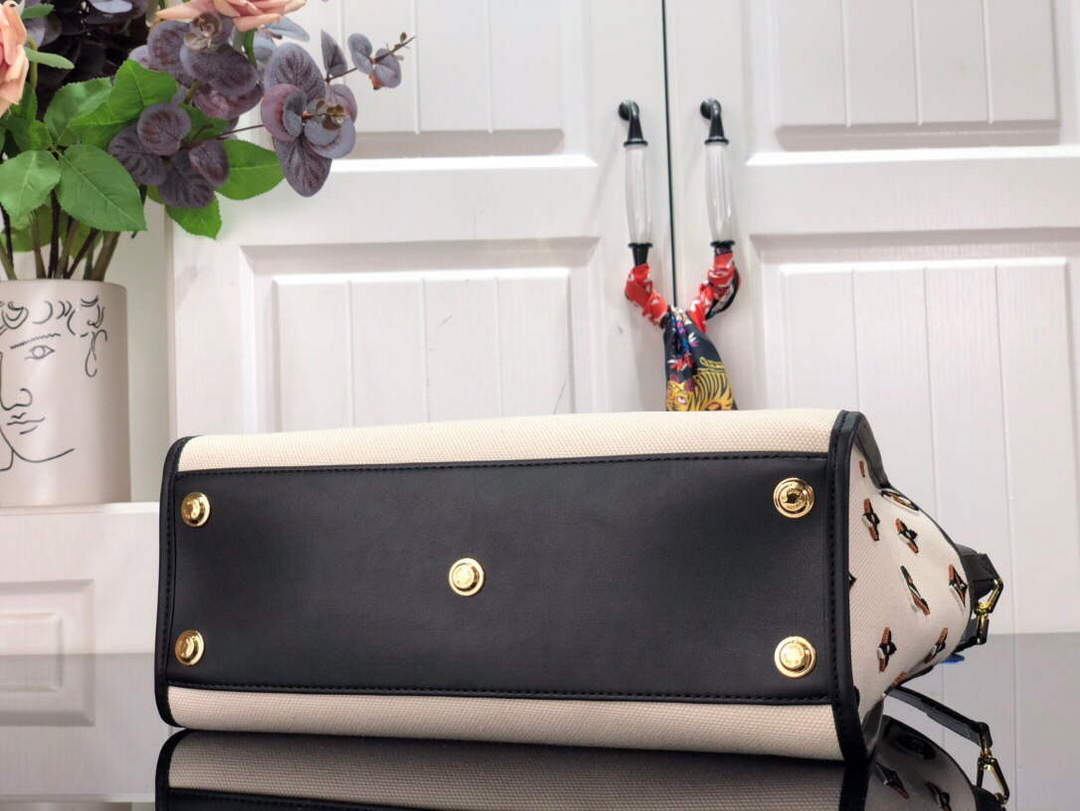 LV M59842 Louis Vuitton On My Side MM Tote Bag Black - Default Title - View 4