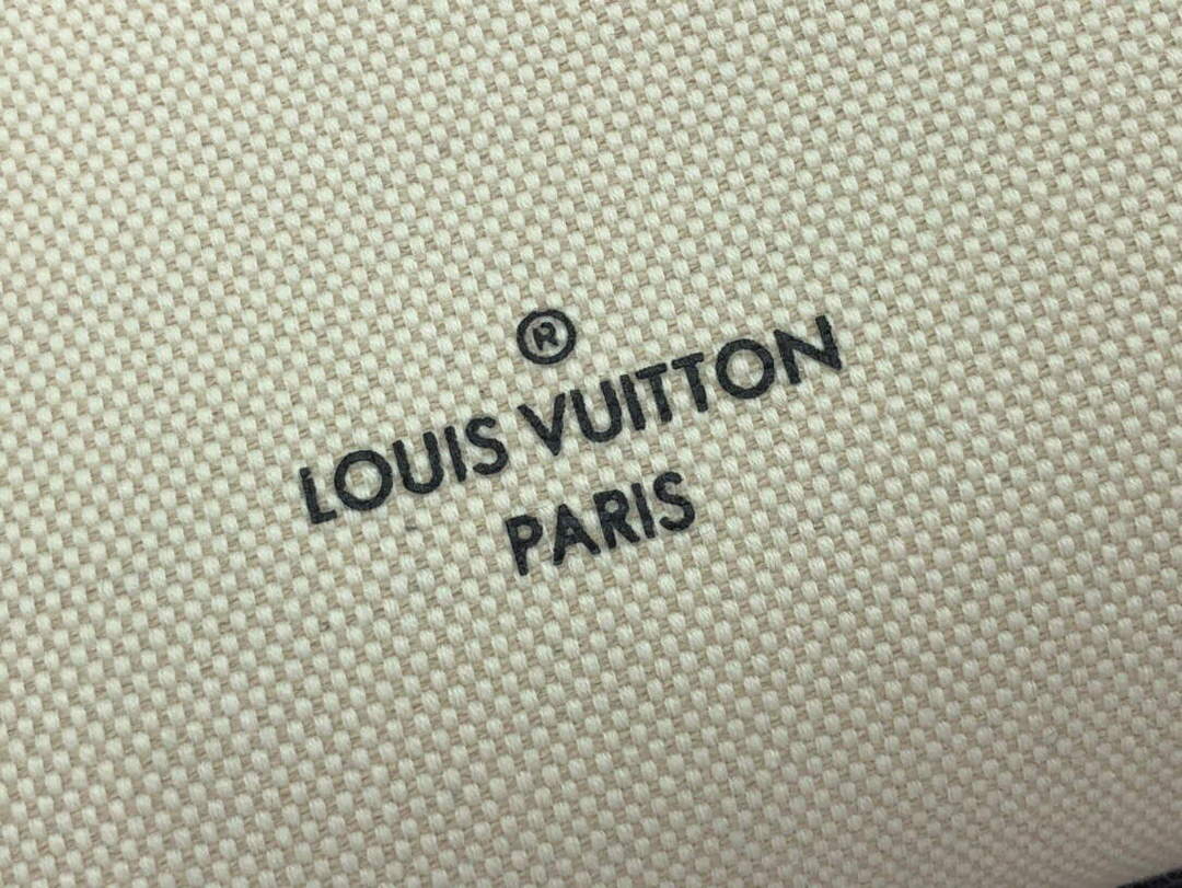 LV M59842 Louis Vuitton On My Side MM Tote Bag Black - Default Title - View 5