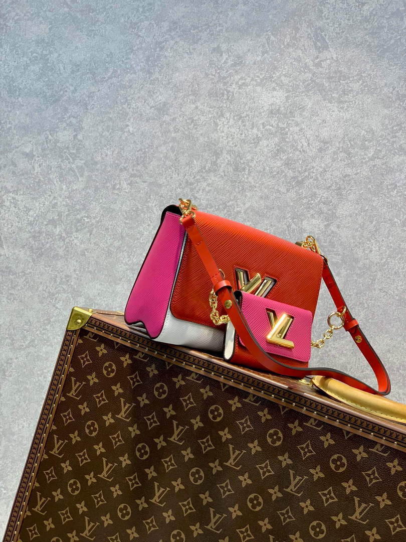 LV M59884 Louis Vuitton Twist MM Handbag Red - Default Title - View 2