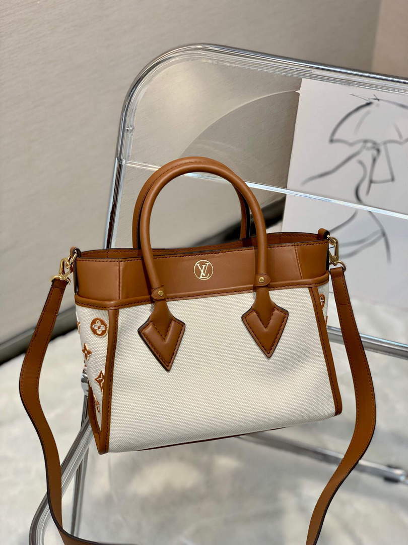 LV M59905 Louis Vuitton On My Side PM Tote Bag - Default Title - View 2