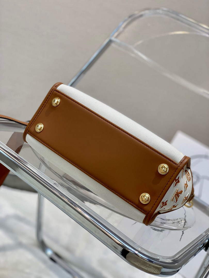 LV M59905 Louis Vuitton On My Side PM Tote Bag - Default Title - View 4