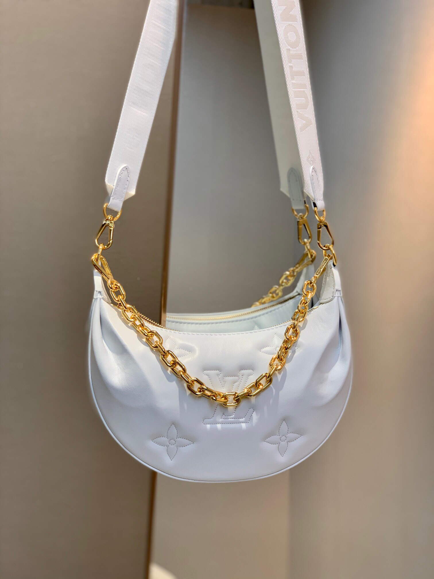 LV M59959 Louis Vuitton Over The Moon Bag Snow White - Default Title - View 1