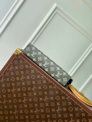 LV M61692 Louis Vuitton Pochette Voyage MM Bag Monogram Green - Default Title - View 4