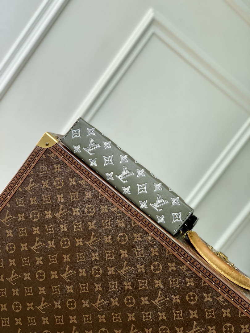 LV M61692 Louis Vuitton Pochette Voyage MM Bag Monogram Green - Default Title - View 4